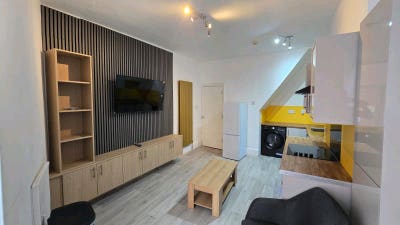 4 Bed Apartment Available in Fallowfield MCR Main Photo