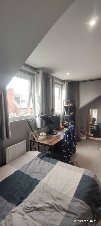 Room in Hyde Park Main Photo