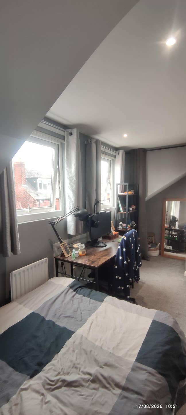 Room in Hyde Park Main Photo