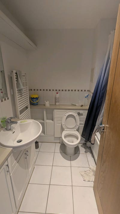 1 room available Main Photo