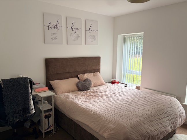 Furnished double room with private bathroom Main Photo