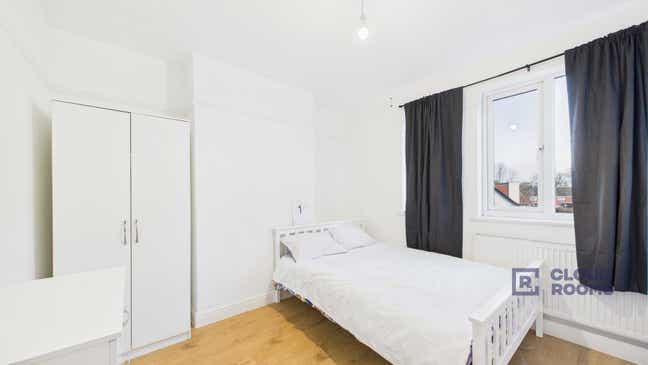 West London – UB5 🏠 Northolt / Mandeville Road Main Photo