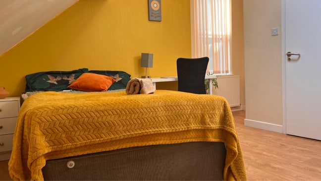 Lovely En-suite in convenient location - bills inc Main Photo