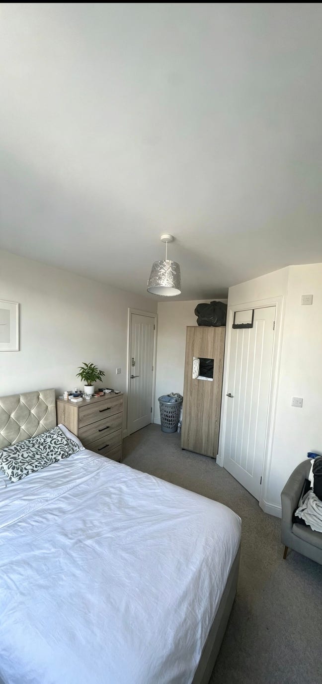 Double Ensuite room WF10 2LX Main Photo