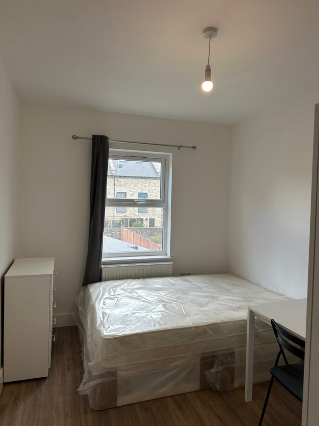 5 x NEW En-suit room to let Main Photo