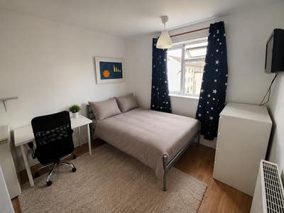 Double Room Near Norbiton Station Main Photo