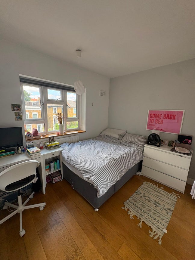 Double room to rent in heart of Battersea  Main Photo