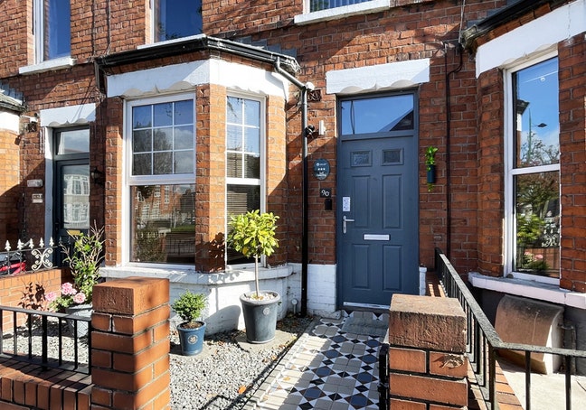 Beautiful Furnished 3-Bed House in Central Belfast Main Photo