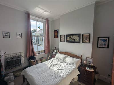 Large Double Room for rent in 3 bed household Main Photo