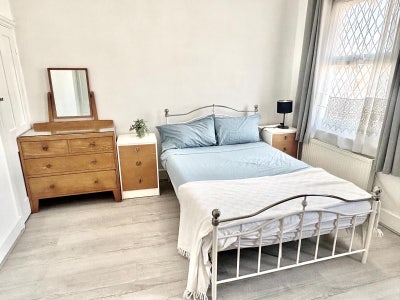 Large room in quite terrace house with garden Main Photo