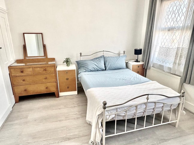 Large room in quite terrace house with garden Main Photo