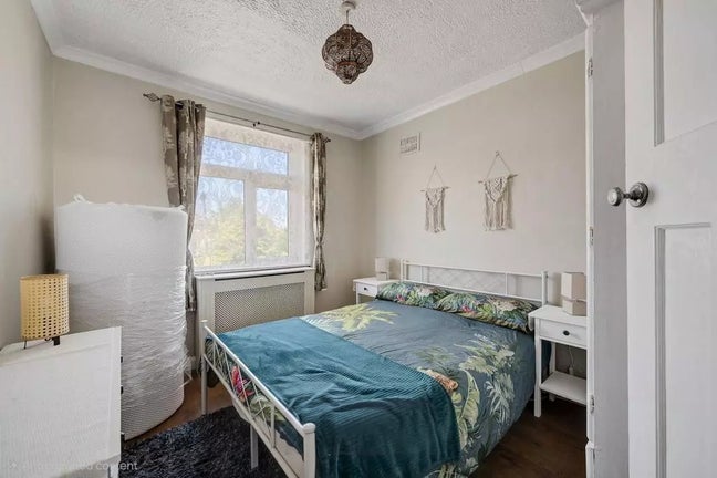 2-Bedroom House - BR5 &pound;1,000 PCM Bills Include Main Photo
