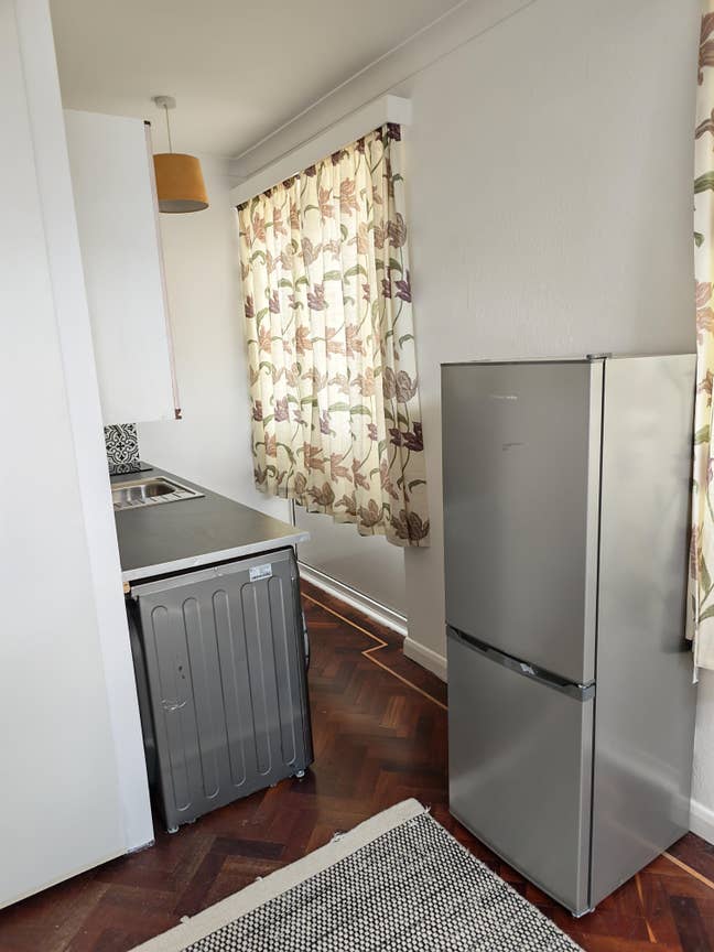 Small studio with separate kitchen and bathroom  Main Photo