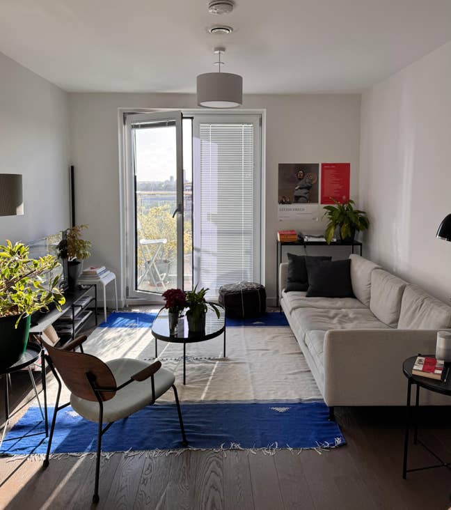 Modern Room with Private Bathroom in Luxury 2B2B  Main Photo