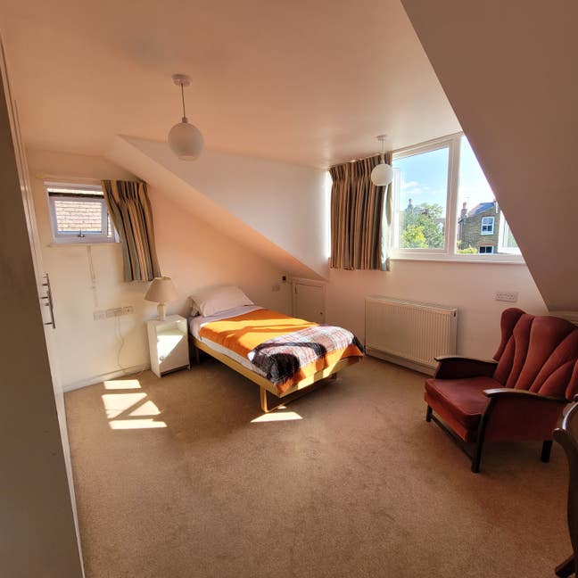 Spacious room with own bathroom near Putney Common Main Photo