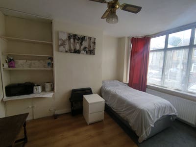 Large Double Room Flat  to Let/Rent  Dalow area Main Photo