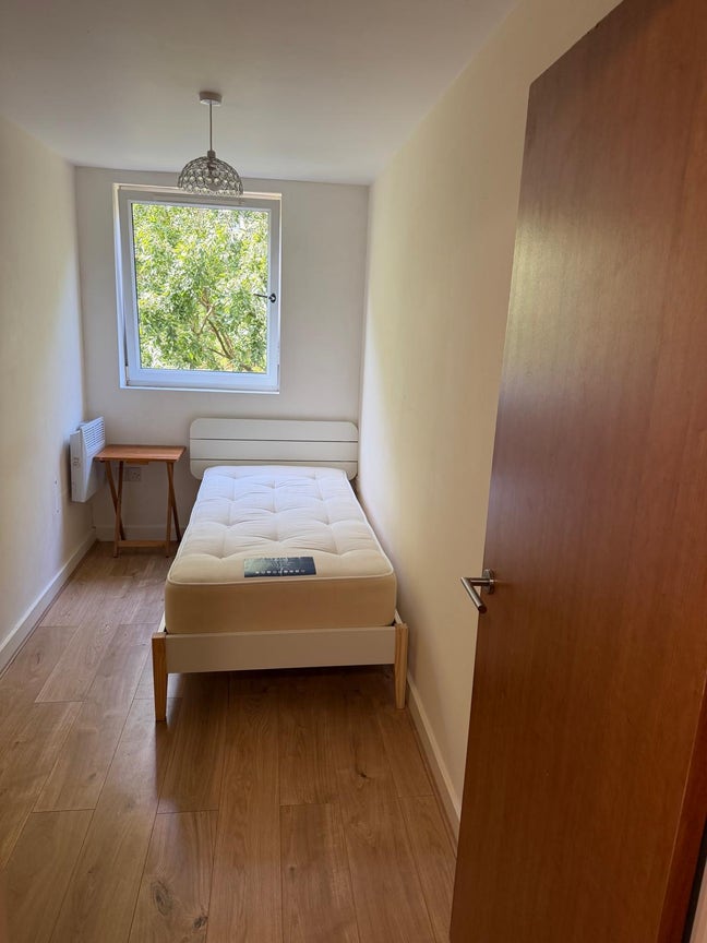 Single  room  for  rent  -  Females  preferred  Main Photo