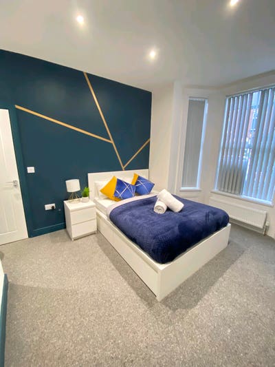 Clean modern room available - Cleaner included Main Photo