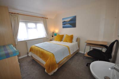 Top-floor Spacious Refurbished Double/Belvedere st Main Photo
