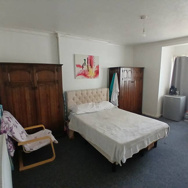 Very big, clean and bright room. Main Photo