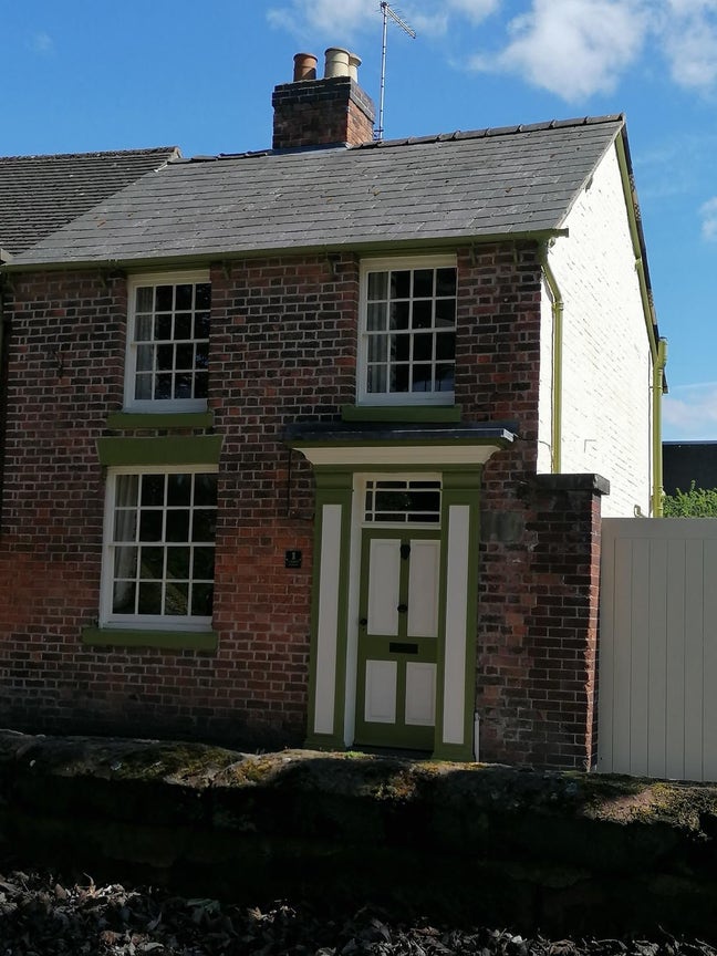 3 Bedroom Cottage - Town Centre Location  Main Photo
