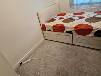 Single room near Bicester Village Main Photo