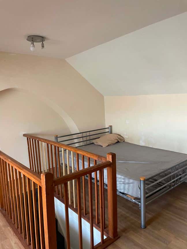 Large Attic room for one person Main Photo
