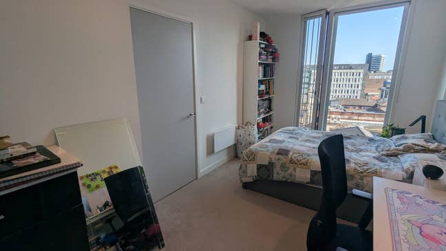 Looking for a flatmate Main Photo