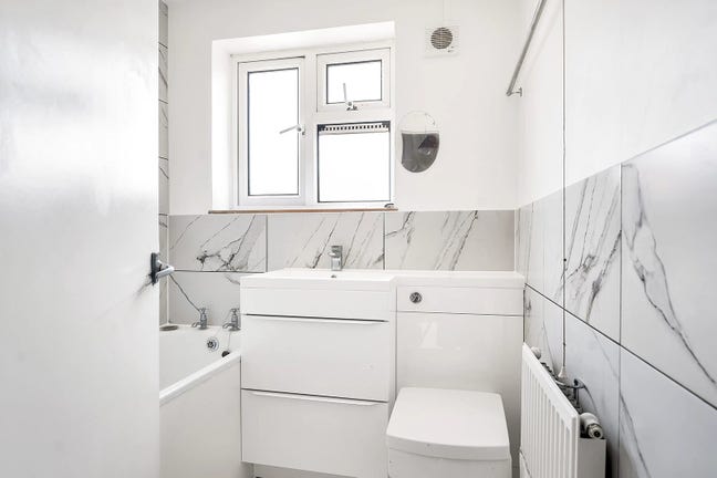3-bed house for a family renting Main Photo