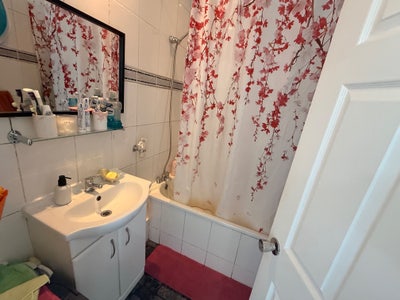 Spacious 2/3 bedroom ground floor maisonette Main Photo