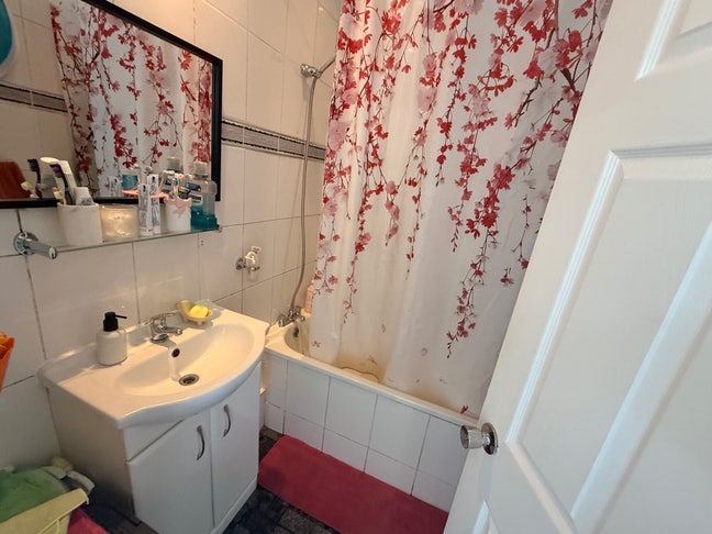 Spacious 2/3 bedroom ground floor maisonette Main Photo