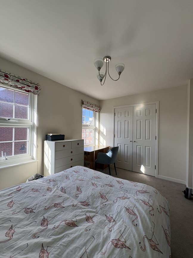 Large En-Suite Room Available Now – Stevenage Main Photo