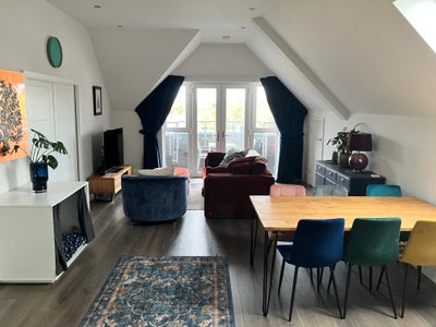 Spacious entire flat available for 6 month stay Main Photo