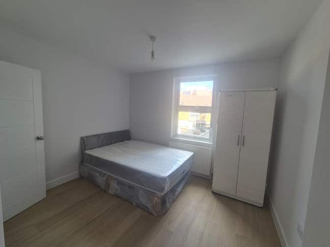 Newly Refurbished  Flat – All Ensuite Rooms NW10 Main Photo