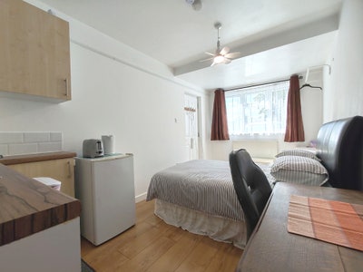 Self-Contained Studio  Main Photo
