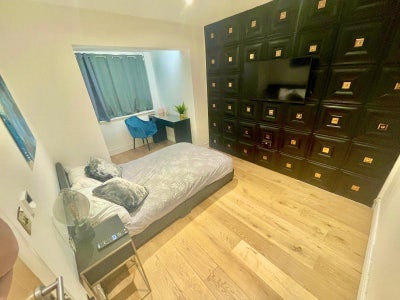Double Room for female only all bills included  Main Photo
