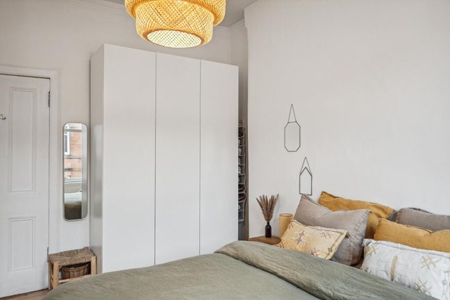 Beautiful, Bright Room in Langside Area Main Photo