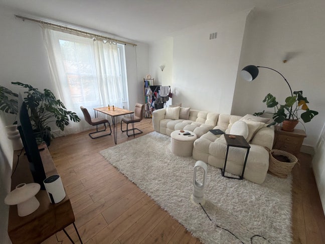 Beautiful girlie bright flat in Maida Vale Main Photo