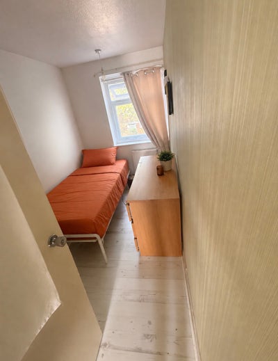 Female only single room Ealing browdway  Main Photo