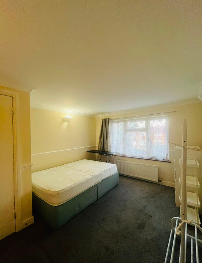 Double room available for clean & quiet person RM8 Main Photo