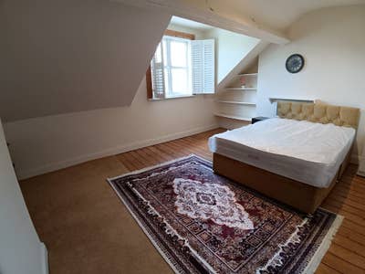 Room to share for Female only - Fosse Road South Main Photo
