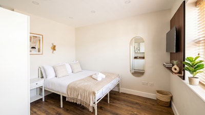 Luxury Self-Contained Studio | East London Main Photo