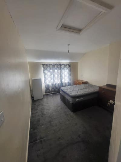 Large Room Main Photo