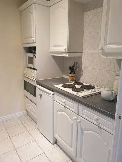 Room available in central 2-bed flat.  Main Photo