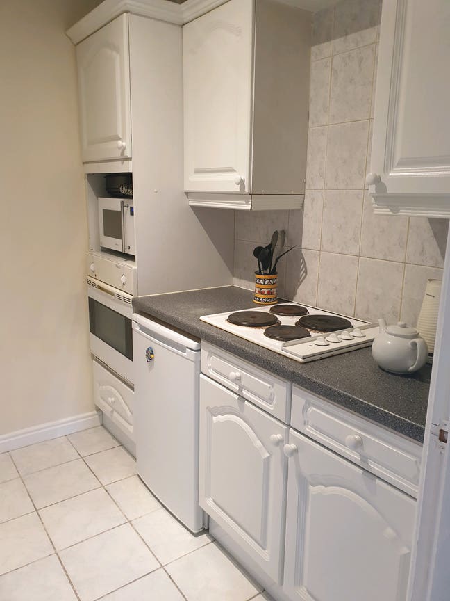 Room available in central 2-bed flat.  Main Photo