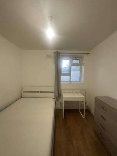 Double room near Bromley by bow  station  Main Photo