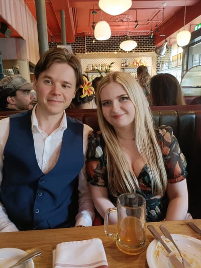 Couple looking for a room in London - October Main Photo