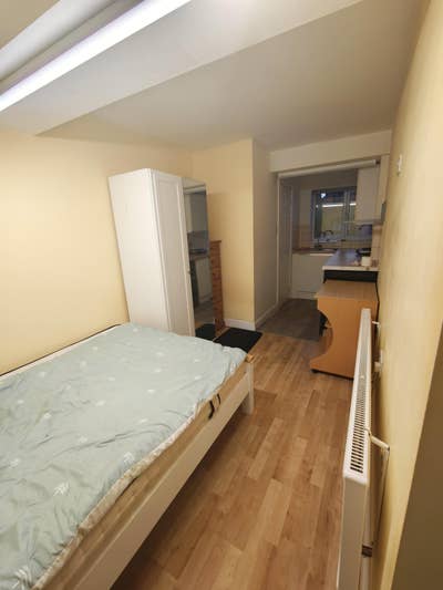 Studio Annexe Furnished MK8 Main Photo
