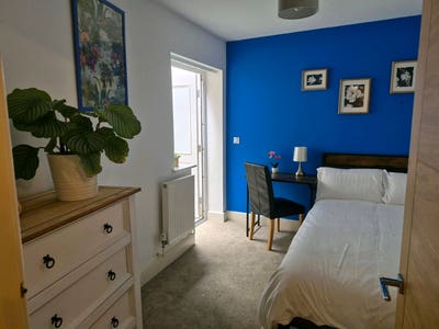 Central Dorking – Double Room (with Bathroom) Main Photo