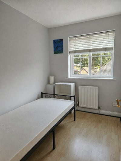 Single room in a shared house in Aveley Main Photo